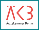 Logo mit einem großen roten Ä ohne Mittelstrich, einem großen roten K ohne senkrechten Strich und einem großen roten B ohne senkrechten Strich auf weißem Hintergrund, darunter der Schriftzug "Ärztekammer Berlin"