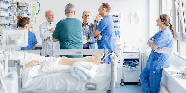 Intensivmedizinisches Peer Review auf dem Campus Virchow-Klinikum der Charité – Universitätsmedizin Berlin
